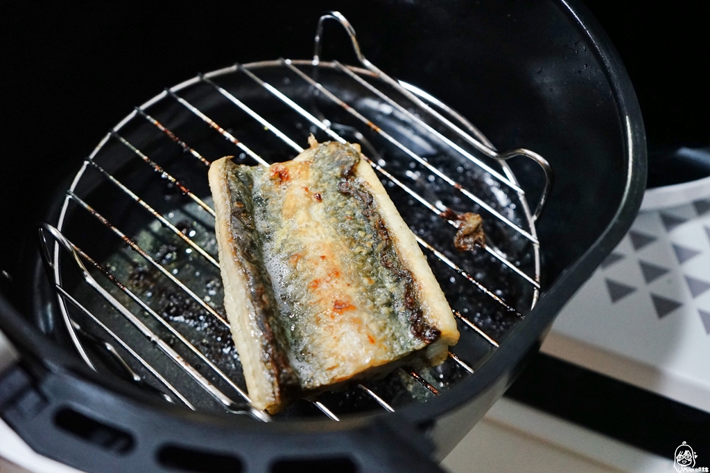 『懶人。料理』 氣炸鰻魚海鮮蒸蛋｜芷要上菜 氣炸鍋出好料  宅配鰻魚 氣炸最方便，還有超實用小撇步 蒸蛋這樣煮超好吃。