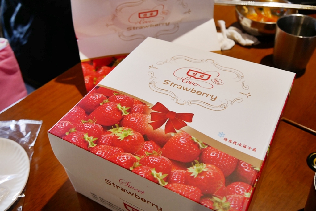 【桃園】 佳樂精緻蛋糕專賣店｜桃園第一家用進口鮮奶油做蛋糕的40年老店，是桃園名產也是必買伴手禮，推薦季節限定 草莓、芋頭 波士頓派。