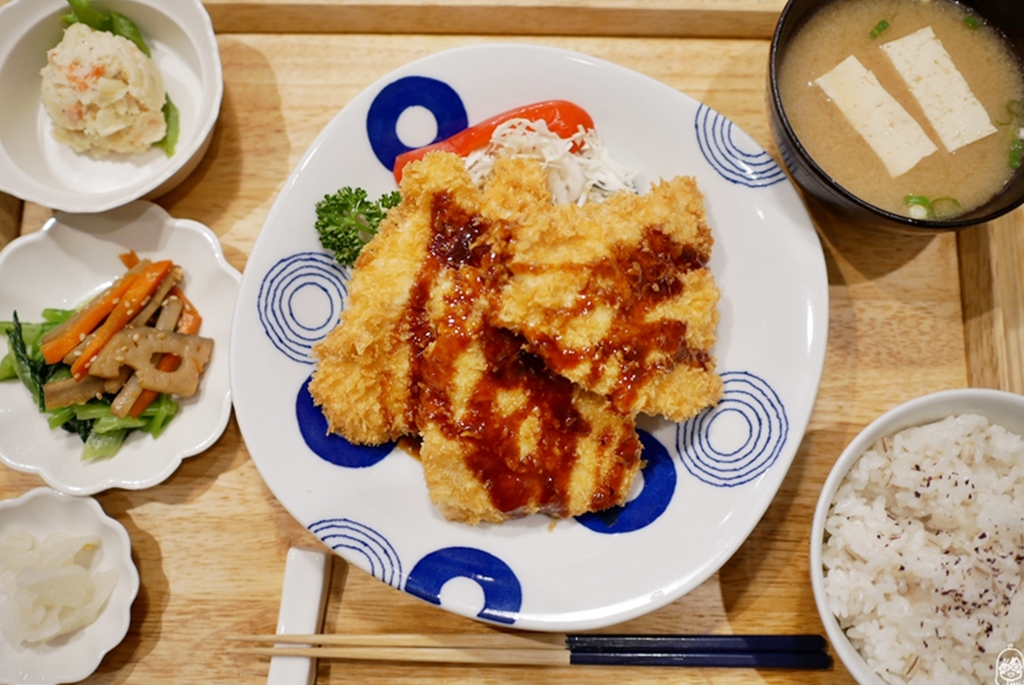 【新竹】 柚子 Pomelo’s Home｜新竹護城河畔 清新暖木風格的日式定食家庭料理餐廳，選用日本九州瓷器 高CP值的手作料理。