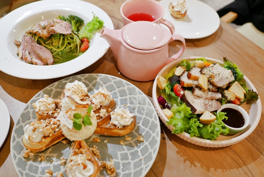 桃園中路美食  饕嗑廚房LaVita-義式餐廳｜google評價500多則 4.6超高分好評  近武陵高中  義式料理/寵物友善餐廳。