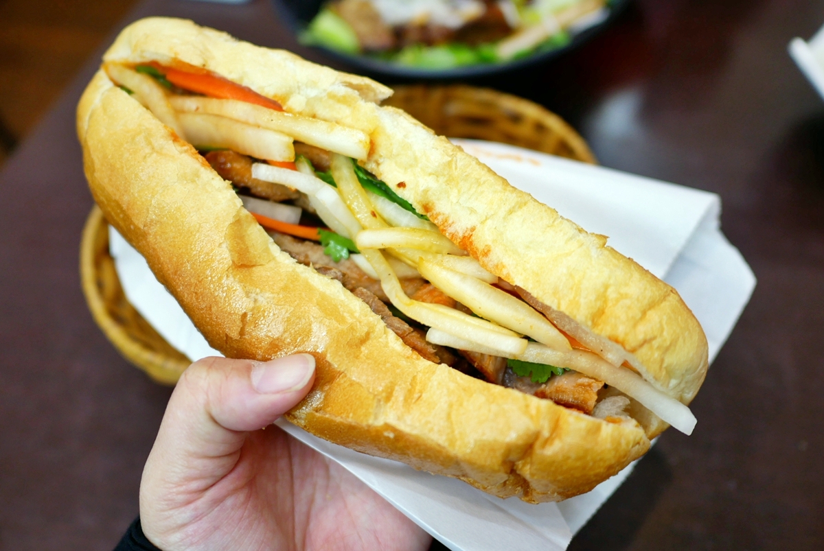 桃園  寶山街 回香越南美食館｜google評價4.3分 寶山黃昏市場旁 爽口夠味很夏天的平價越南小吃。