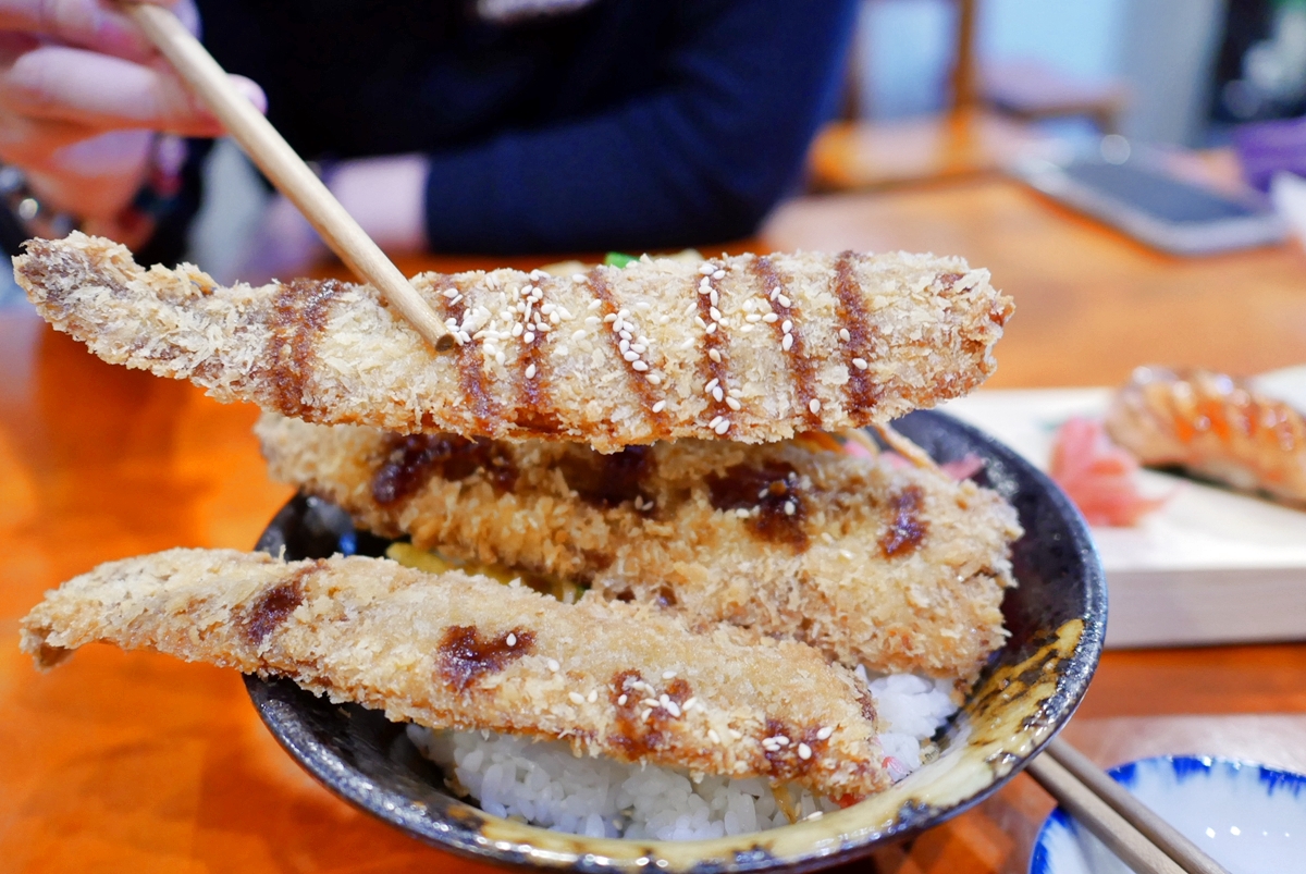 【桃園】 南崁 暮稻食堂 刺身  丼飯  壽司｜平價大份量的日本家庭食堂料理，創意無限 還有加台式肉鬆的毛毛蟲壽司！