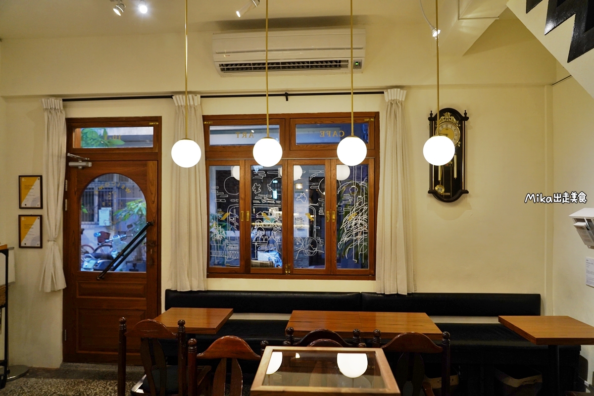 【桃園】 只是光影 獨立咖啡廳｜巷子底 藏很深的透天老宅咖啡廳，也是你城市裡的防空洞。
