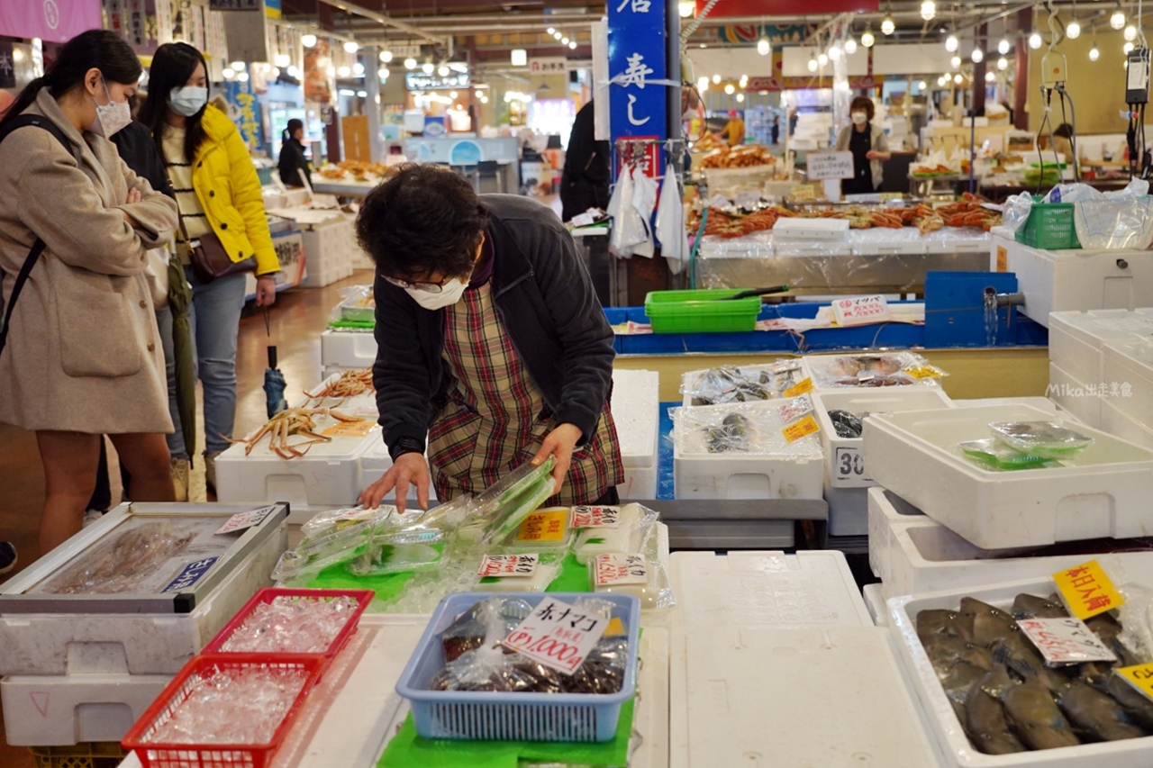 【日本】 山陰鳥取  賀露市場｜鳥取市的廚房 現撈海鮮，還有冬季限定 松葉蟹富翁在這裡啦！還有在地農特產 蛋糕餅乾等伴手禮超好逛。
