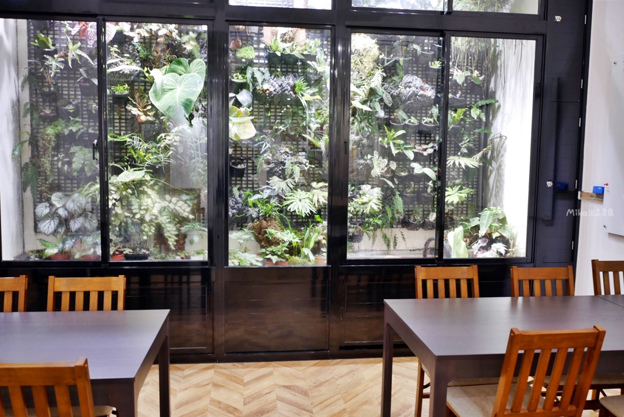 【桃園】 Vittaria Café 書帶蕨咖啡｜植物系 城市裡的超美微型植物園，根本就是會呼吸的咖啡廳。