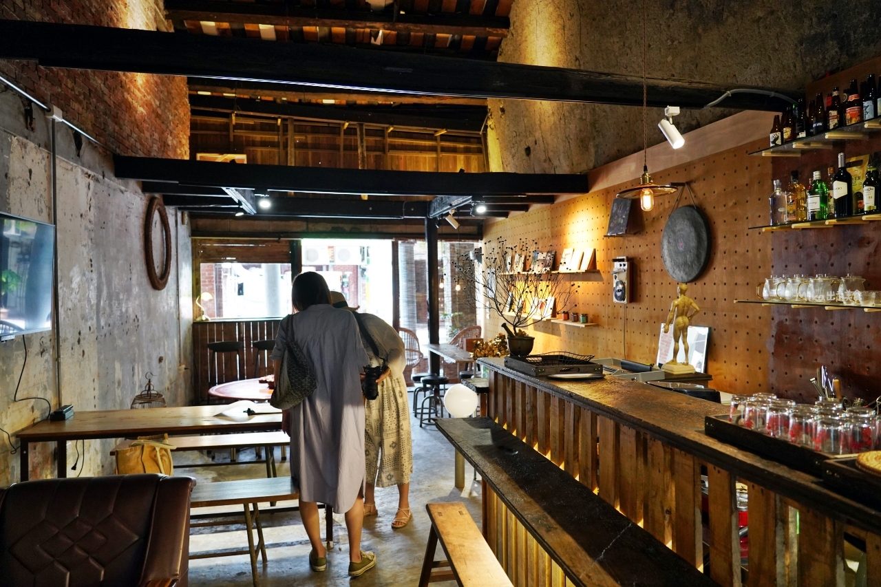 【桃園】 大溪 山繆室｜老街上的老屋餐酒館，老派美學 懷舊復古風，是一間有酒有茶還有故事的藝文空間。