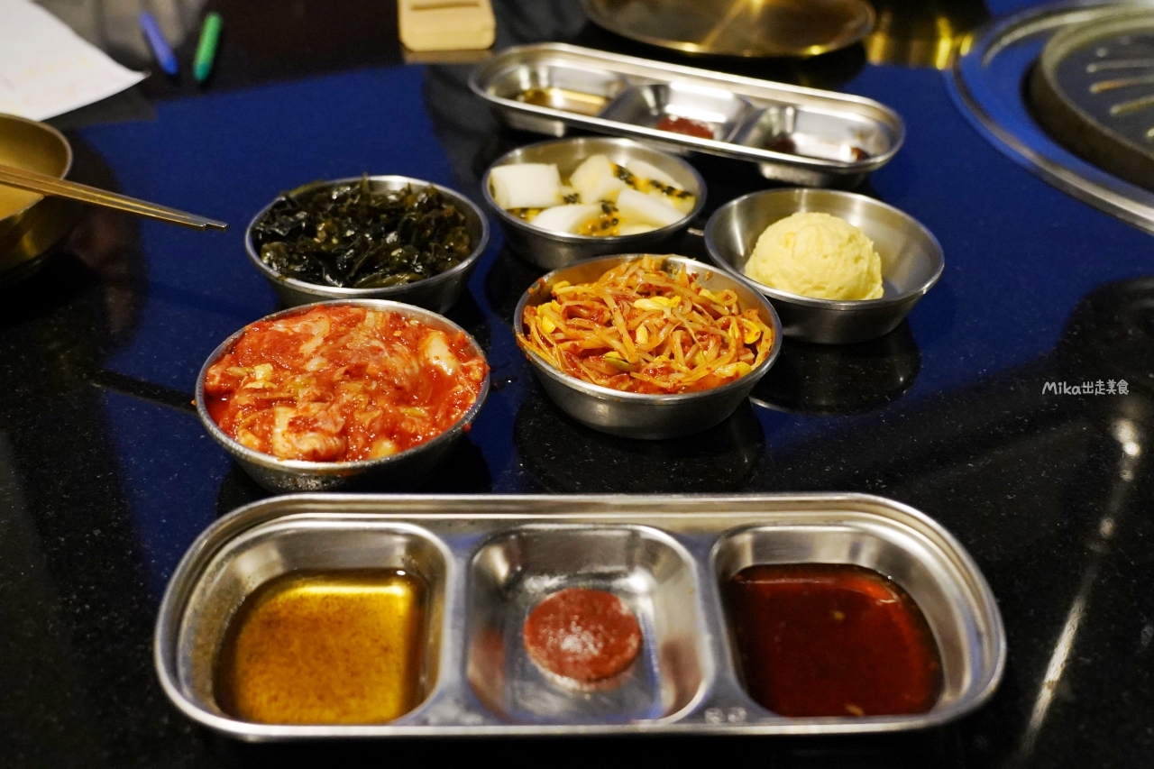 【台中】 燒肉滋滋 ZiZi｜台中燒肉戰場生力軍報到，google評分超高 好評多多的韓式燒肉，服務優質 東西好吃 裝潢更是美美的。