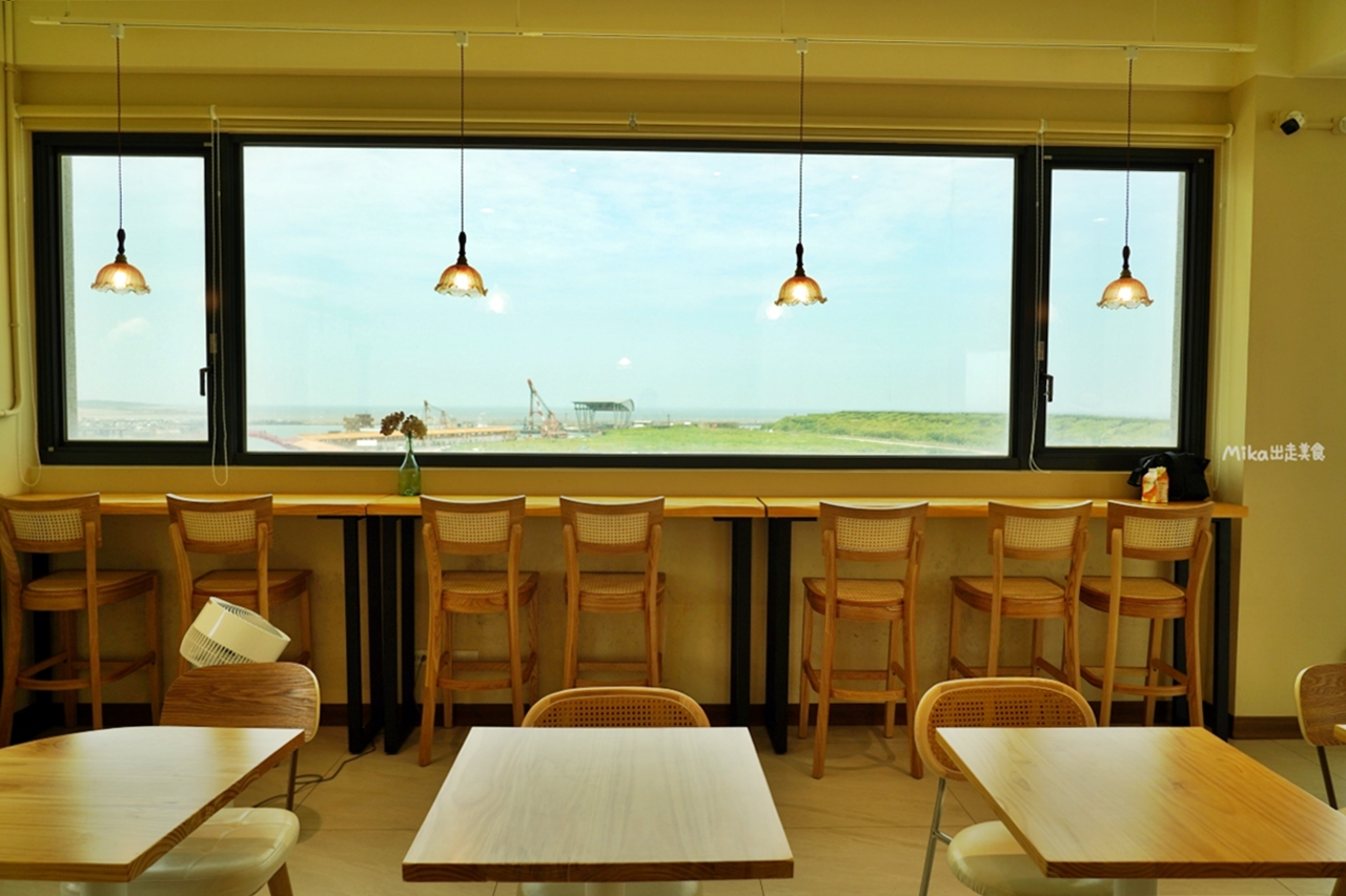 【桃園】 大園 橙夕咖啡 Afterglow cafe｜超低調，時不時還有飛機經過的海景搖滾區 漁港旁的韓系柔美咖啡廳。
