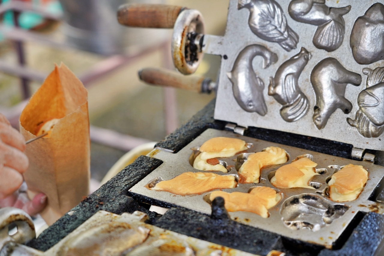 【桃園】 大溪 菓露鬆餅（阿伯雞蛋糕）｜全台獨有 40年老字號攤車 ，80歲阿伯的傳統古早味  菓露鬆餅以及動物造型雞蛋糕。