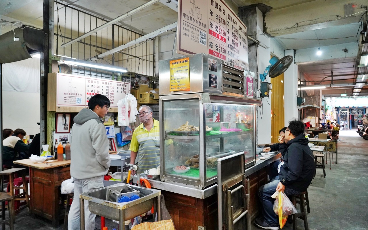 【嘉義】 東市場  蔡家本產羊肉｜開店近80年的市場老店，清甜藥膳湯頭 無羊羶味的溫體羊肉湯。