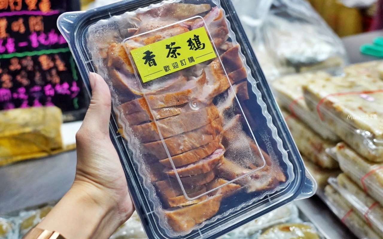 【嘉義】東市場 阿富網絲肉捲｜超人氣 傳統古早味豬網紗油包覆的超粗肉捲！一條只要70元，還有櫻花蝦口味喔。
