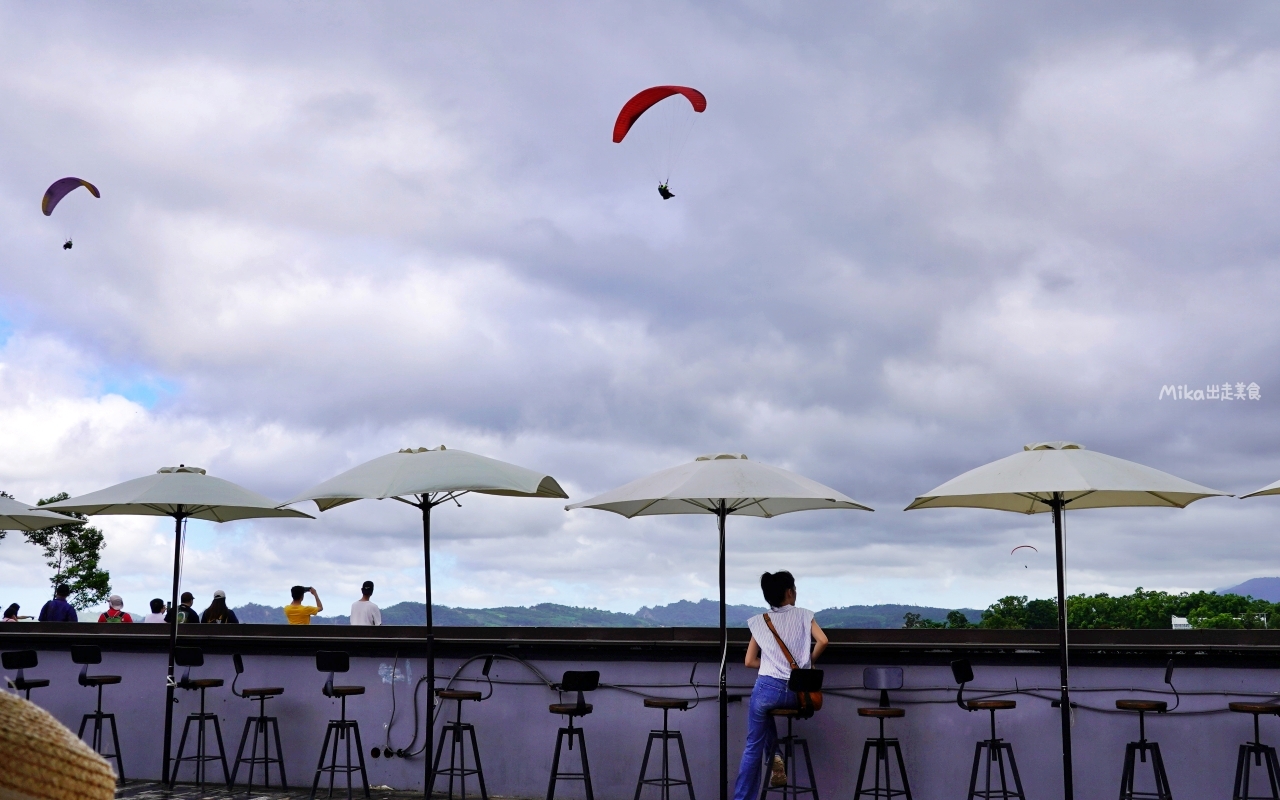 【台東】 鹿野高台 2024臺灣國際熱氣球嘉年華｜台東熱氣球光雕秀、無人機展演的最佳賞球座位在這裡！欣賞無人機煙火秀不用人擠人還有餐點跟廁所提供。