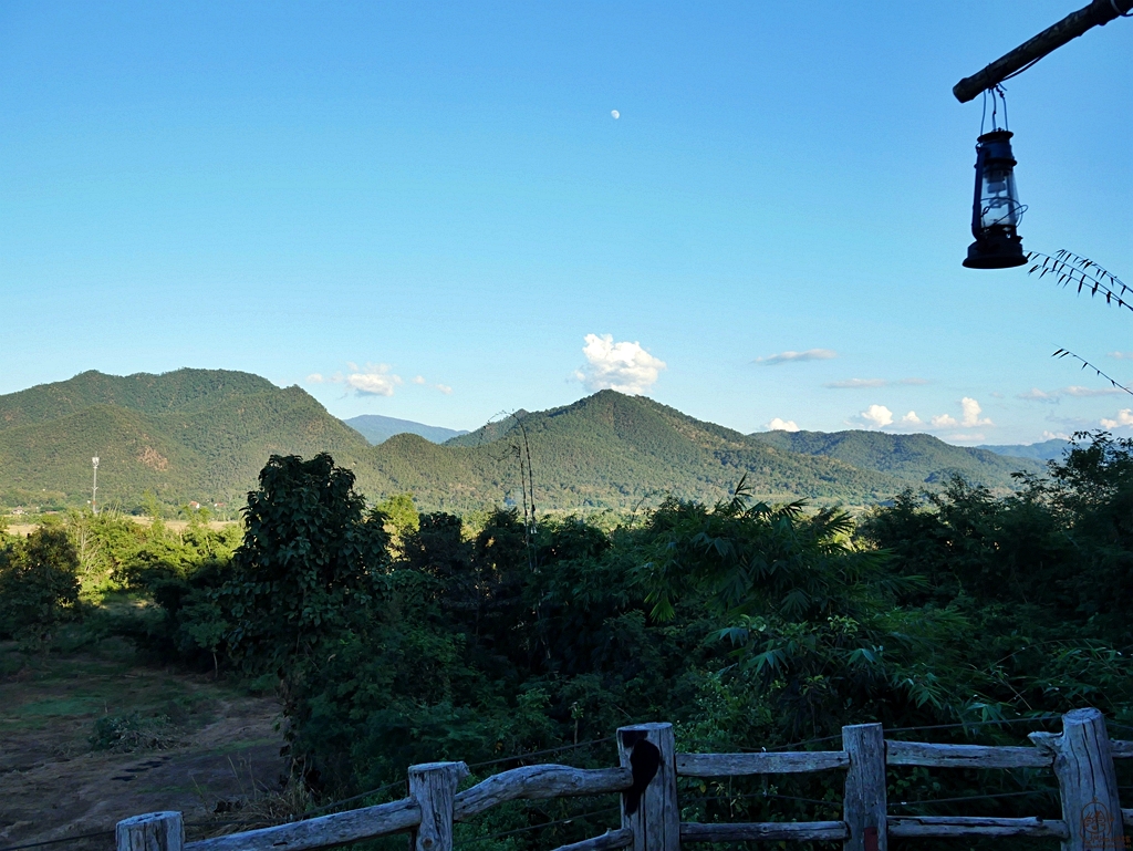 【泰國】擺鎮Pai 推薦住宿 Mari Pai Resort（大樹鞦韆）｜泰國電影『愛在擺鎮 Love in Pai 』取景地/除了無敵山景露營車、特色民宿與山城美景以外，『大樹鞦韆』更是網美打卡地標。