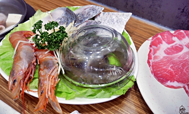 『台中。大甲』 鍋全日式涮涮鍋-大甲總店｜大甲最強最好吃涮涮鍋 活跳跳蝦子新鮮美味 份量大又超值。