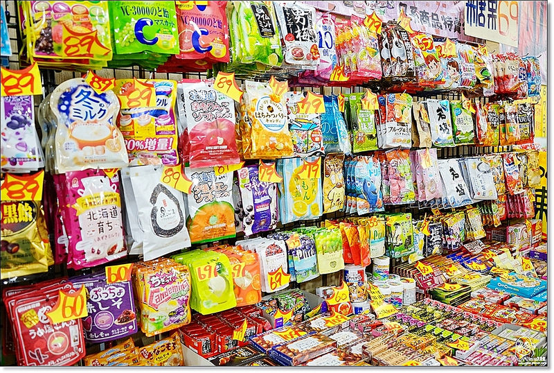 台北松山區  胖MOMO日系商品特賣會-日韓最流行最IN的糖果餅乾、泡麵、生活用品雜貨等通通在這裡都買的到！還有TOP10最受歡迎排行商品給您參考。 @Mika出走美食日誌