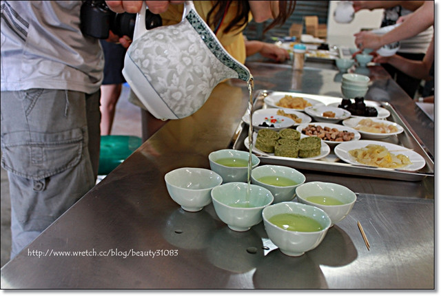 『宜蘭遊記』芳岳茶園-綠茶餅DIY以及無毒飼養雞大餐-晨溪農場