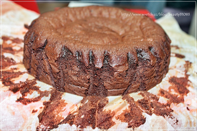 『團購美食』達克闇黑工場半熟巧克力蛋糕與生巧克力 @Mika出走美食日誌