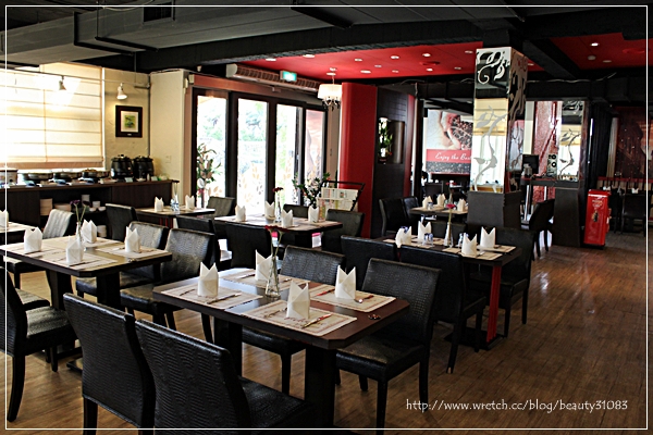 『桃園美食』複合式牛排咖啡館–可汗人文咖啡館