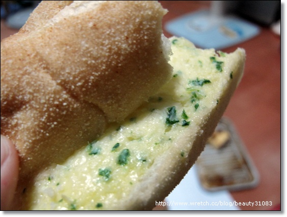 『團購美食』我愛上了香蒜小麥麵包了～花蓮 TOP 王子洋公館