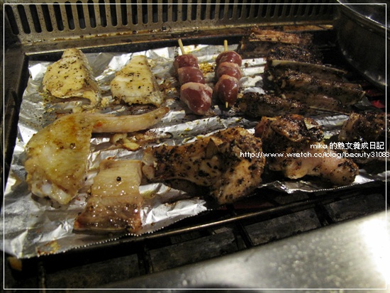 『台中美食』場地大到像園遊會的『東海水窪碳烤』夜景很威但..食物很雷