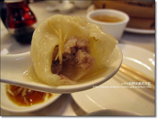 『台北美食』幸福燙嘴小湯包..三重家樂福的『上海湯包館』 @Mika出走美食日誌
