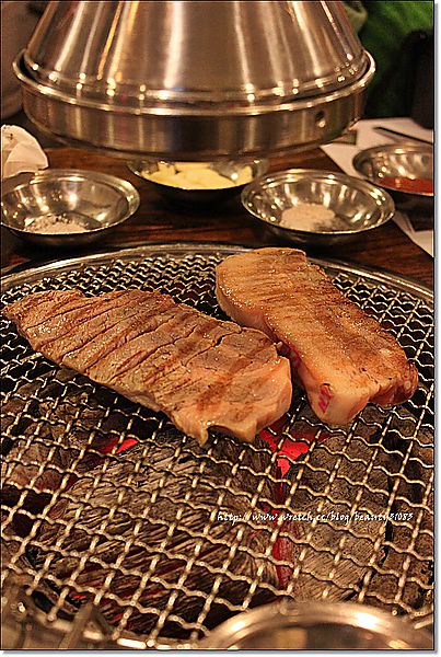 『韓國遊記』2012年首爾自助行-弘大姜虎東678烤肉店 @Mika出走美食日誌
