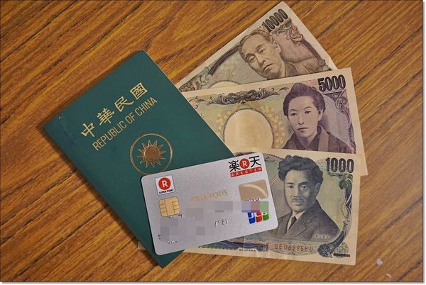 『日本。推薦』 樂天信用卡-日本自由行必備：日幣、護照、樂天信用卡。在日本自助行的吃喝玩樂就用樂天信用卡來一卡包辦吧！！ @Mika出走美食日誌