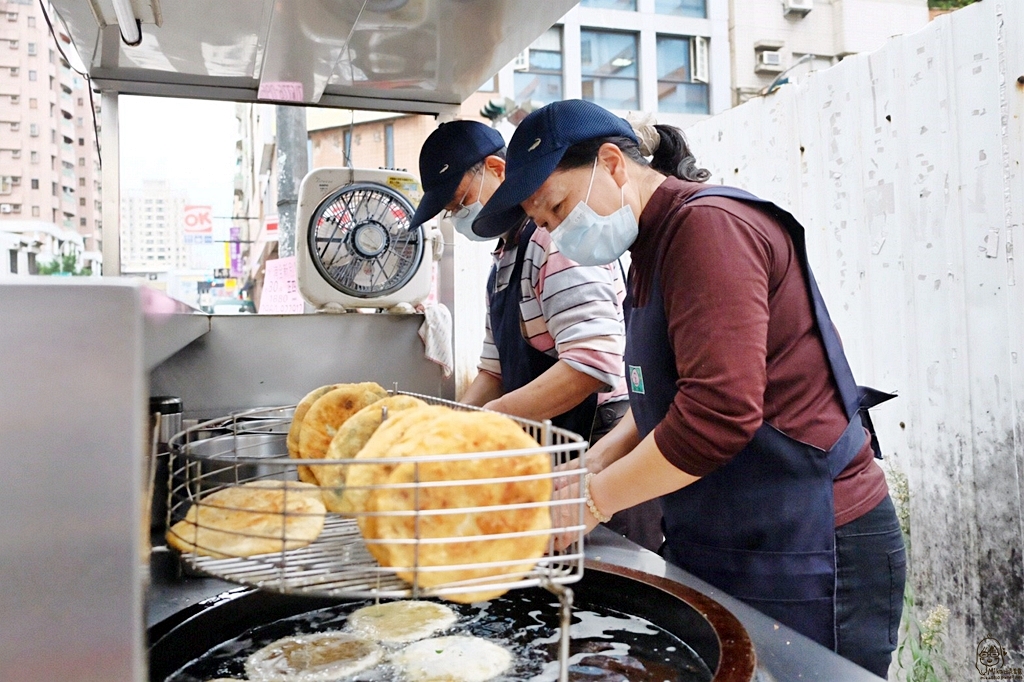 【台中】 劉記蘿蔔絲餅 ｜（2022更新搬家資訊） 文心國小旁 賣了近二十年的台式下午茶  現點現炸 皮薄酥脆鹹香夠味。